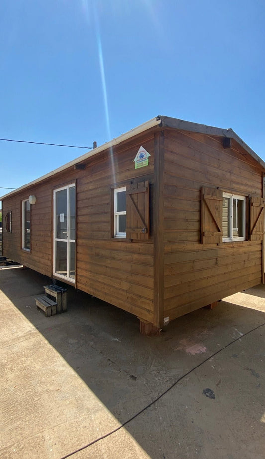 CASA MÓVEL DE MADEIRA DE 8X4 METROS( 32 m²). T2