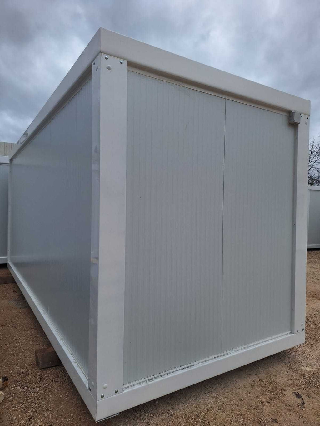 Contentor/Escritório) Módulo pré-fabricado 4m x 2,35m